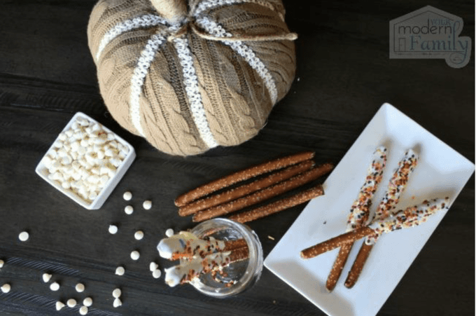 Halloween Chocolate Covered Pretzels - Your Modern Family